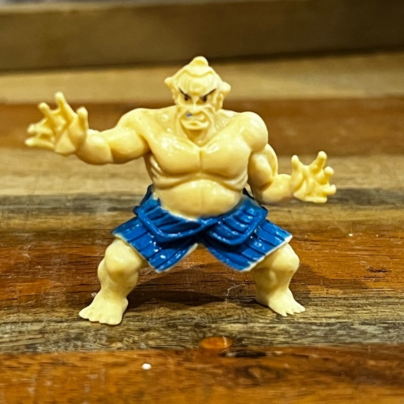 Vintage Mini Street Fighter Figures Vending Machine Rubber Lot of 4 size 1.5” - Picture 6 of 8